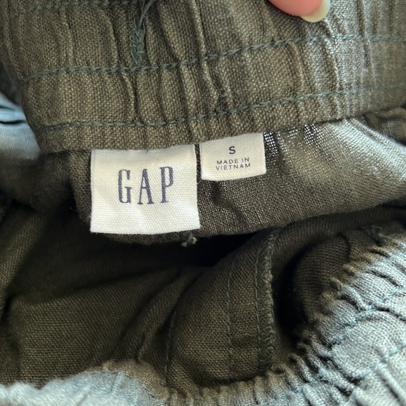 GAP Mid-Rise Linen-Blend Pull-On Utility Shorts - Picture 6 of 7